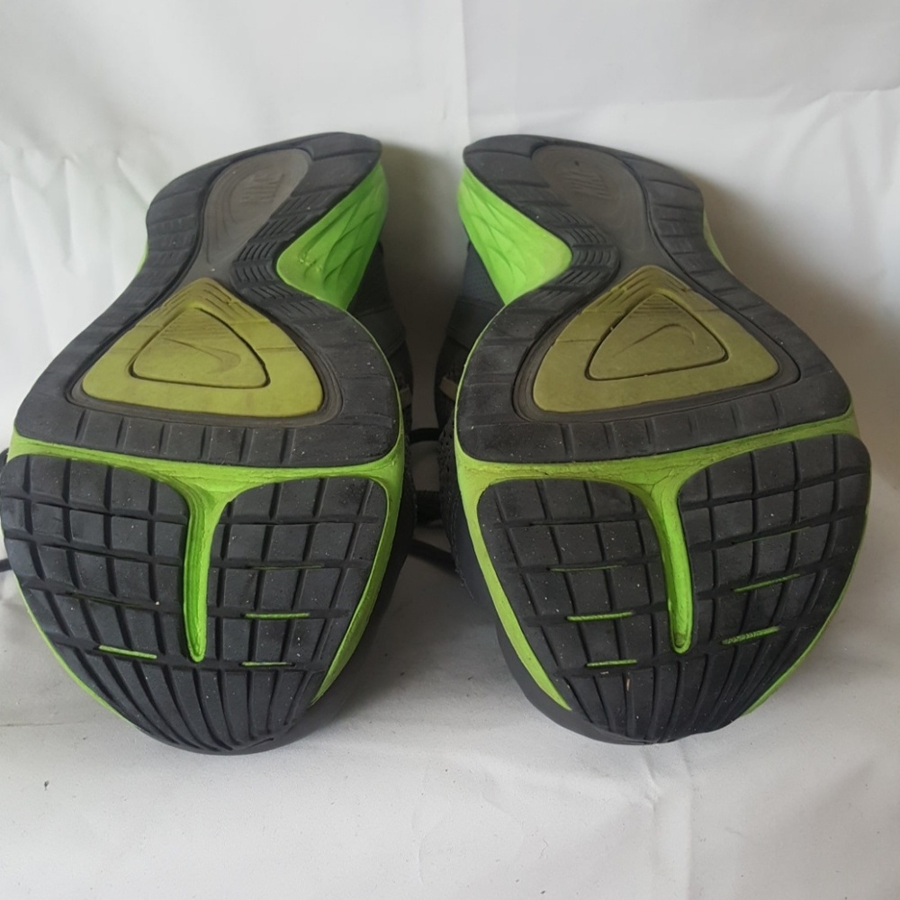 Nike athletic shoes - Picture 8 of 8